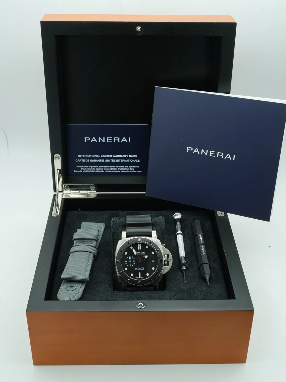 Panerai Submersible 42 Stainless Steel Black Dial PAM02683