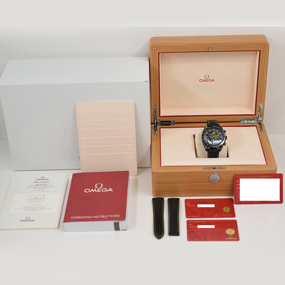 Omega Speedmaster "Dark Side of the Moon" Black Dial 310.92.44.50.01.001